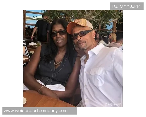 保罗乔治为妻子庆生晒美照35岁依然魅力四射令人羡慕