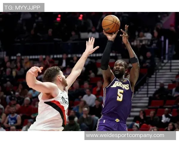 艾顿本季表现回暖15场比赛中6场20分10篮板与上季持平