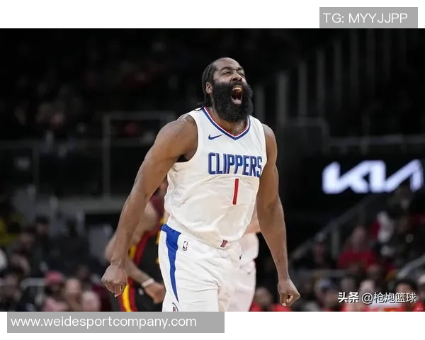 哈登首节表现抢眼送出8助攻3分3篮板助力球队攻防转换