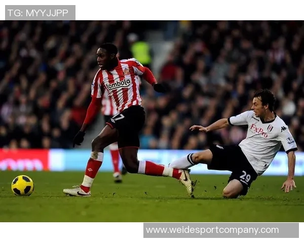 费迪南德称赞拉门斯在对桑德兰的表现增强全队信心展现稳健风范