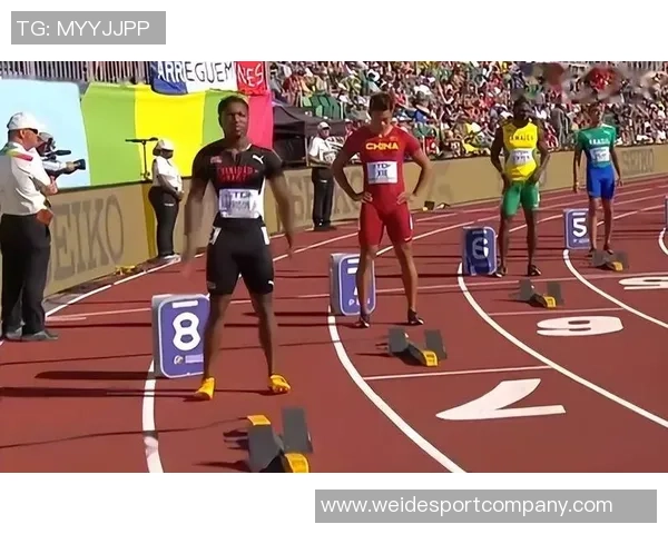 皮尔斯夜店偷瞄性感美女的紧张瞬间只需半秒钟的转头反应