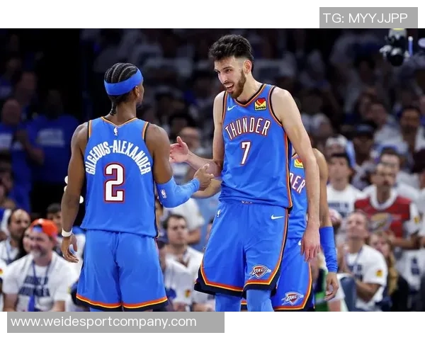 布克称赞格林能减轻压力认为其天赋极高助力球队表现