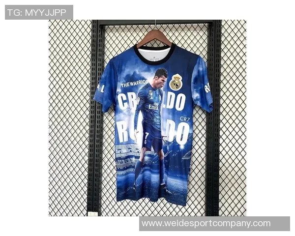 德约与C罗亲密互动造访网球中心互赠球衣与球拍