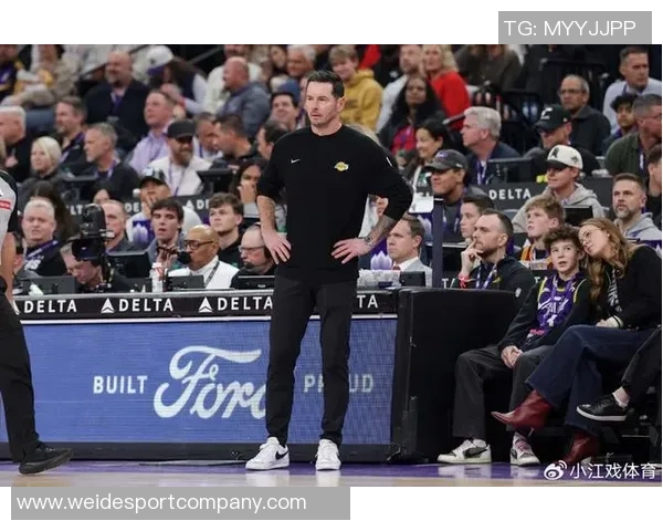 小莫评论雷迪克场边指挥詹姆斯的独特方式引发热议