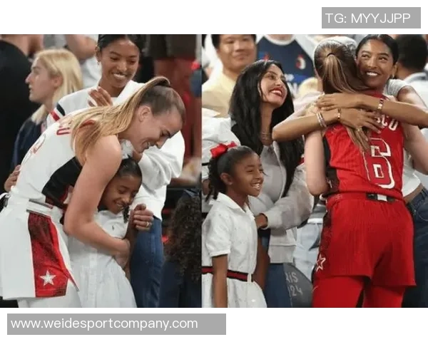 科嫂携大女儿娜塔莉亚共庆约内斯库生日三位美女同台展风采